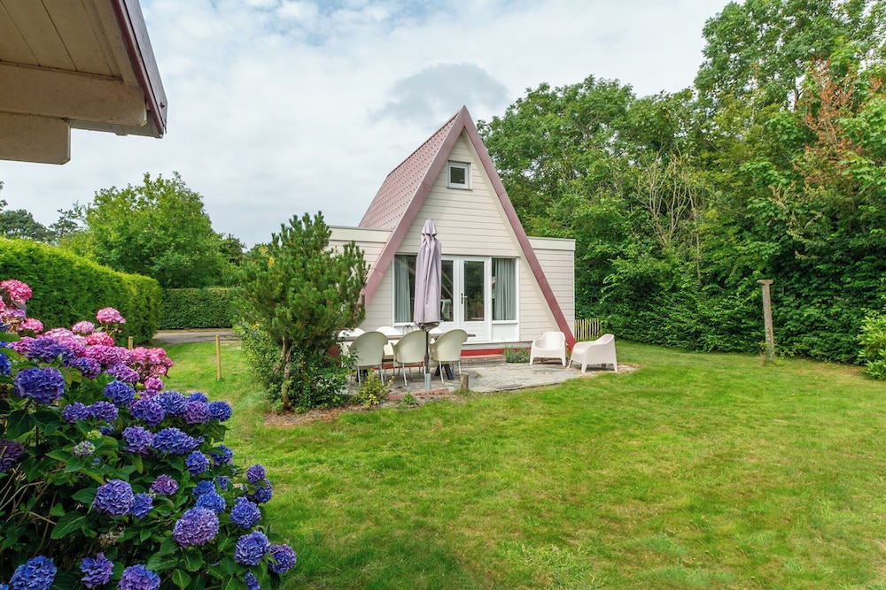 Duinland 50 Holiday Home for 4-people Near Beach