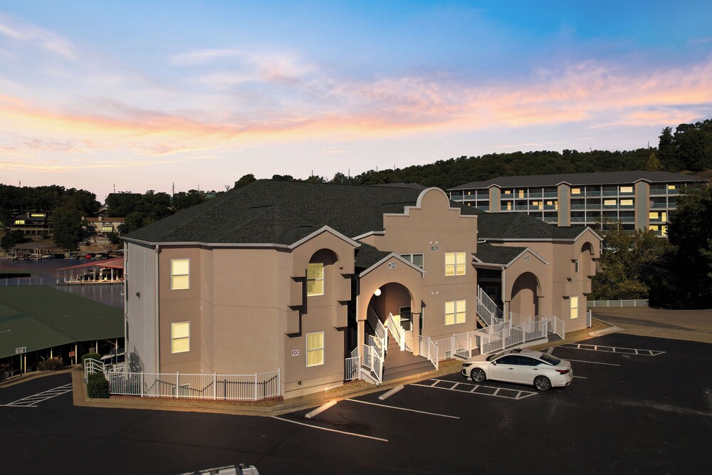 Central Location, Pool Access & Breathtaking Views