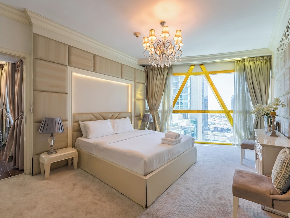 Luxury Spacious Condo in the Iconic Park Towers