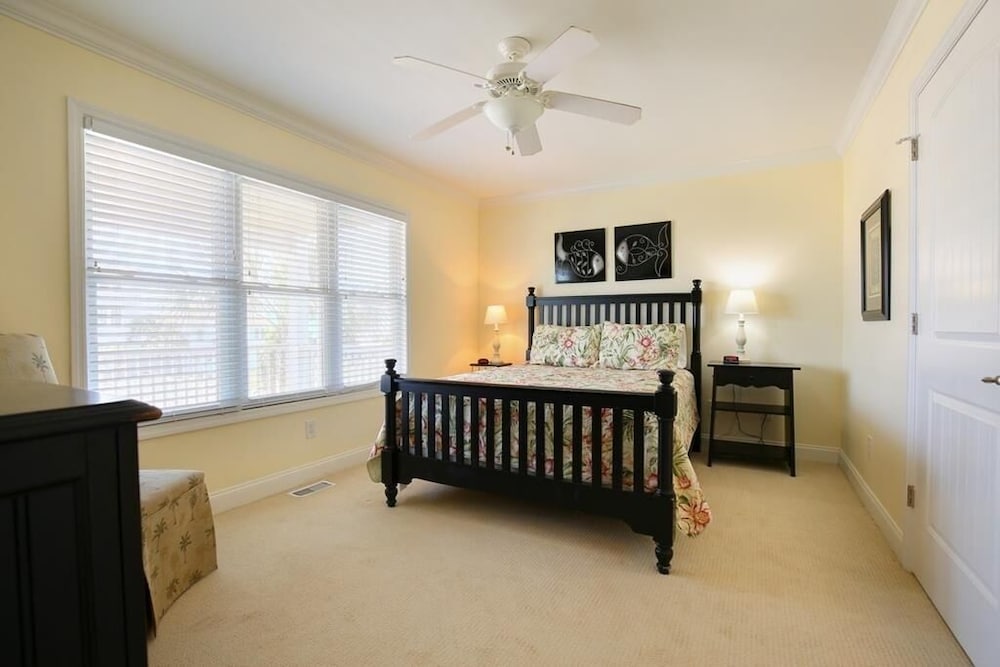Halfway To Heaven 5 Bedroom Home by RedAwning