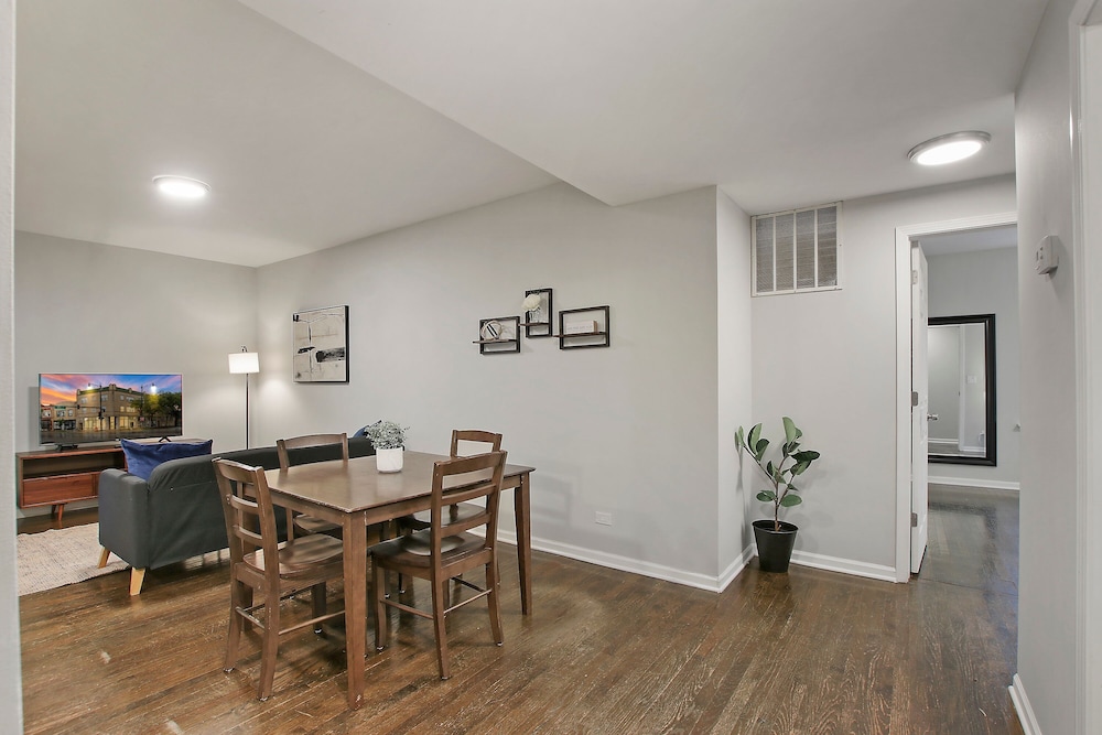 Cozy 2BR Apt - Sunnyside 2E