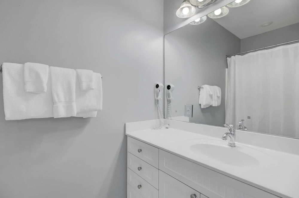 6 10th Avenue by Avantstay Steps to the Beach Pool 2691 Sqft