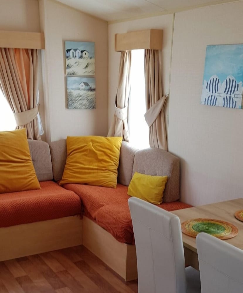 Remarkable Caravan in Abergele Towyn view 4
