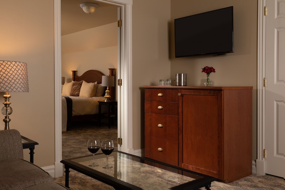 The Oakwood Inn Okoboji - Adults Only