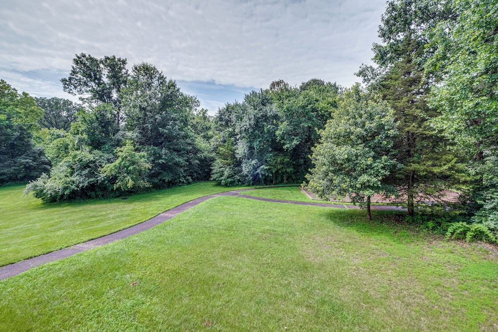 4 Mi to Dulles Airport: Spacious D.c. Area Home