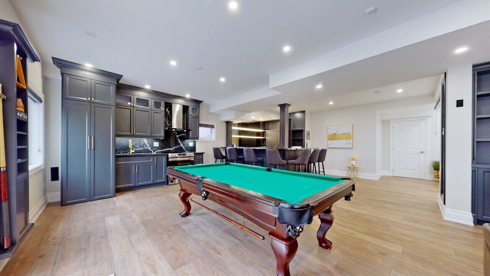 Family Modern Walkout Basement w Sauna Ski Resort 30min