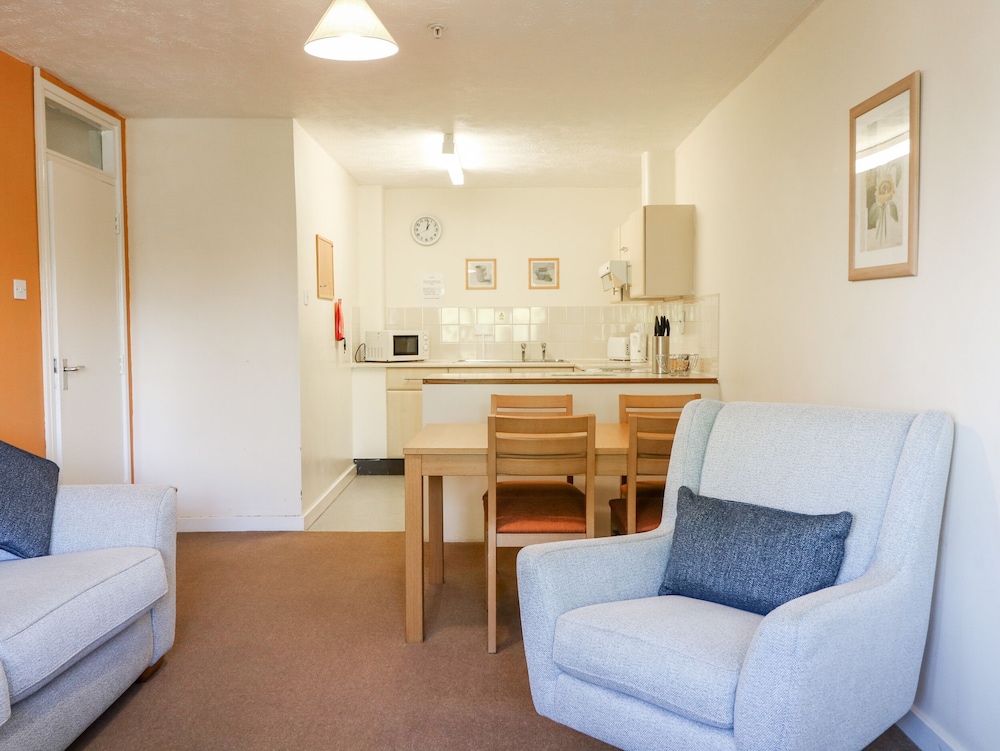 Flat 33 - Marine Court