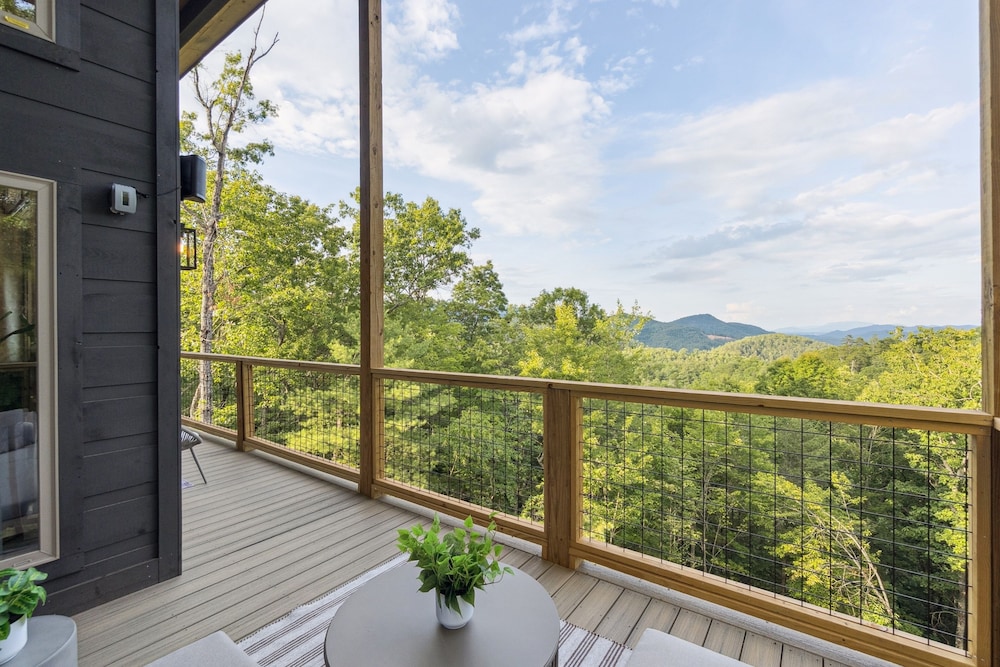 Golden Oaks Cabin 3 Bedroom Home