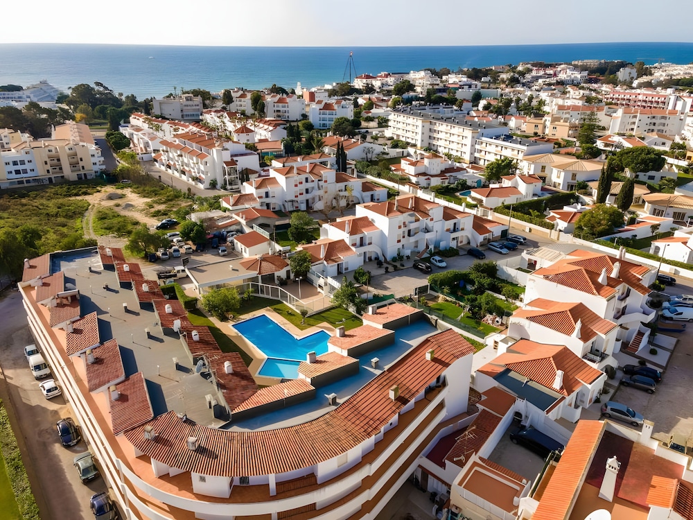Santa Eul lia 2-bedroom Apartment w Swimming Pool