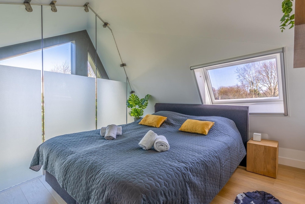Relaxed and Atmospheric 6-person Villa Near the Forest