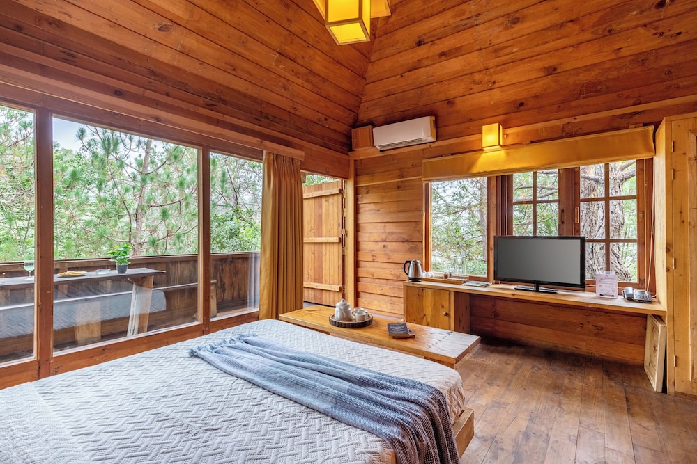 Alaya Stays Suro Woodcrest Chalet
