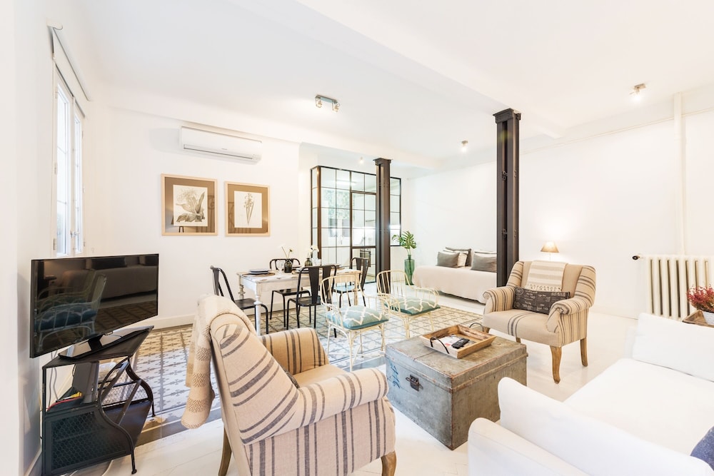 2 Bd Apartment Exclusive Location in Golden Mile. Velazquez II view 2