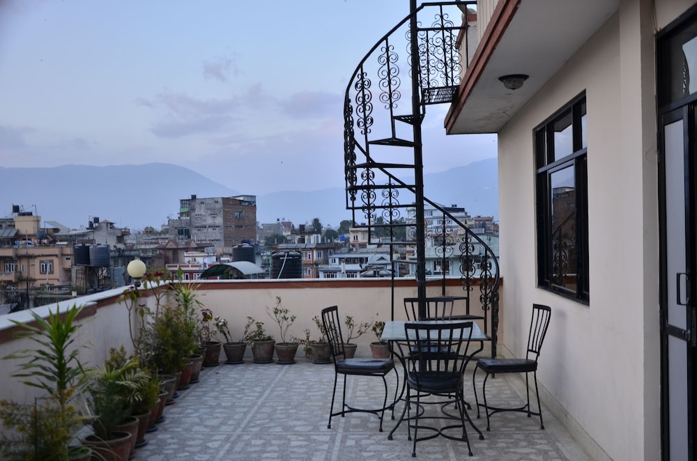 Famous House Kathmandu - Hostel