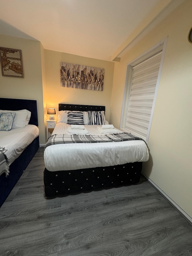 3BR House with Free WiFi All Over UK