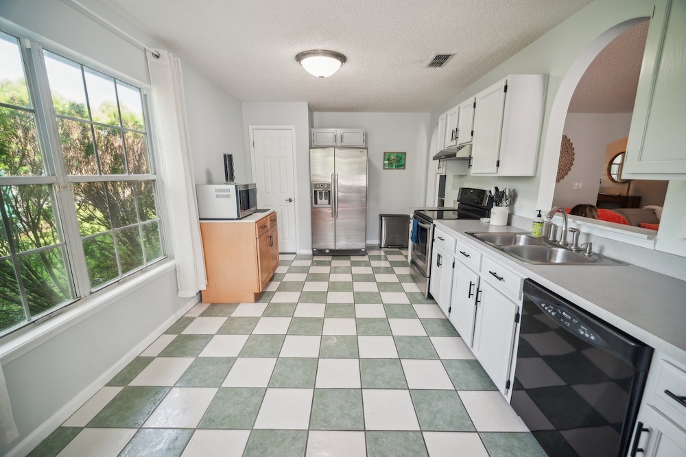 Pondside Perch - Your Waterfront Retreat 3 Bedroom Home