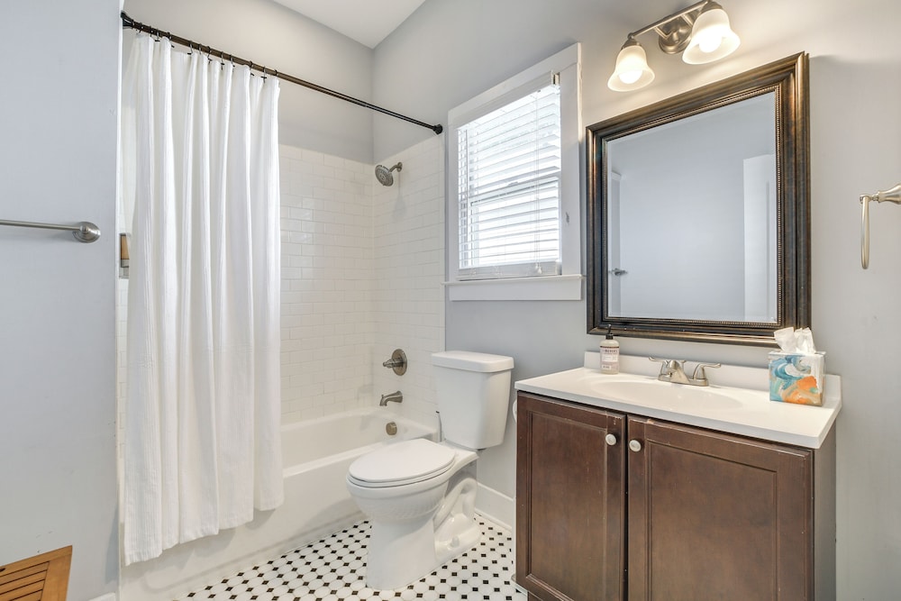 1 Mi to Dtwn: Home w/ Backyard in Raleigh!