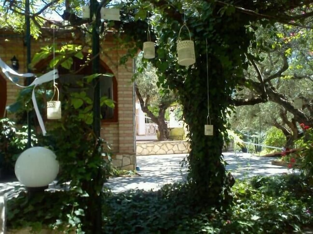 Sofos Apartments