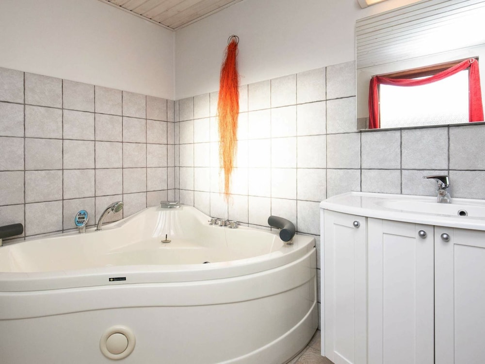 6 Person Holiday Home in Faaborg-by Traum view 4