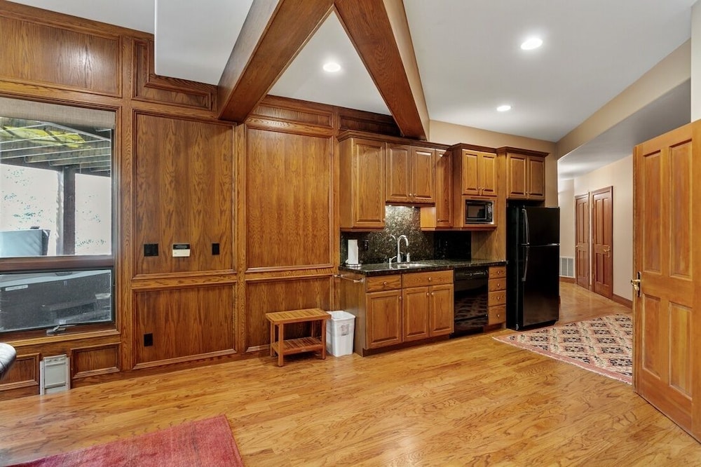 3135 Thistle - 7 Bedroom Private Home 7 Home
