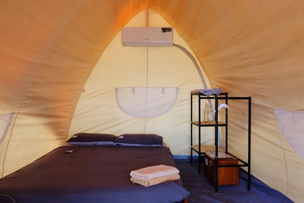 Hang Sói Glamping
