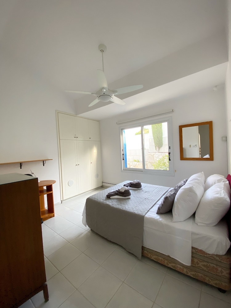 102 PAP - Stay Helios House