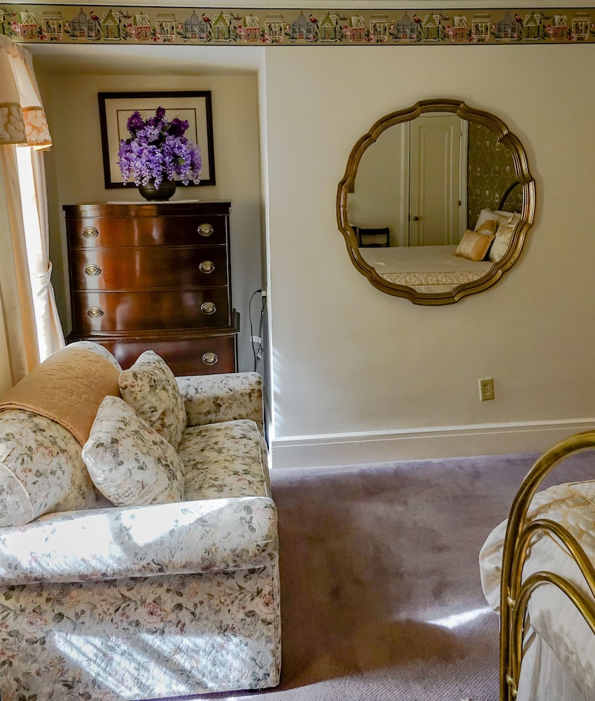 Maple Springs Lake Side Inn