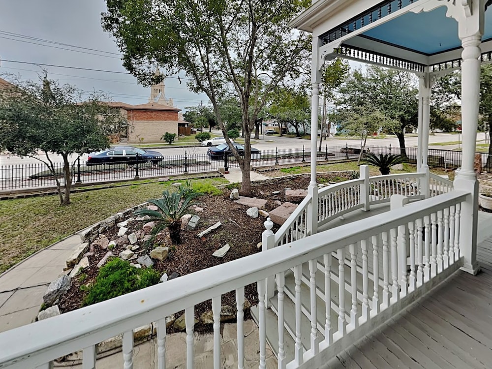 Victorian Rose by Ryson Vacation Rentals