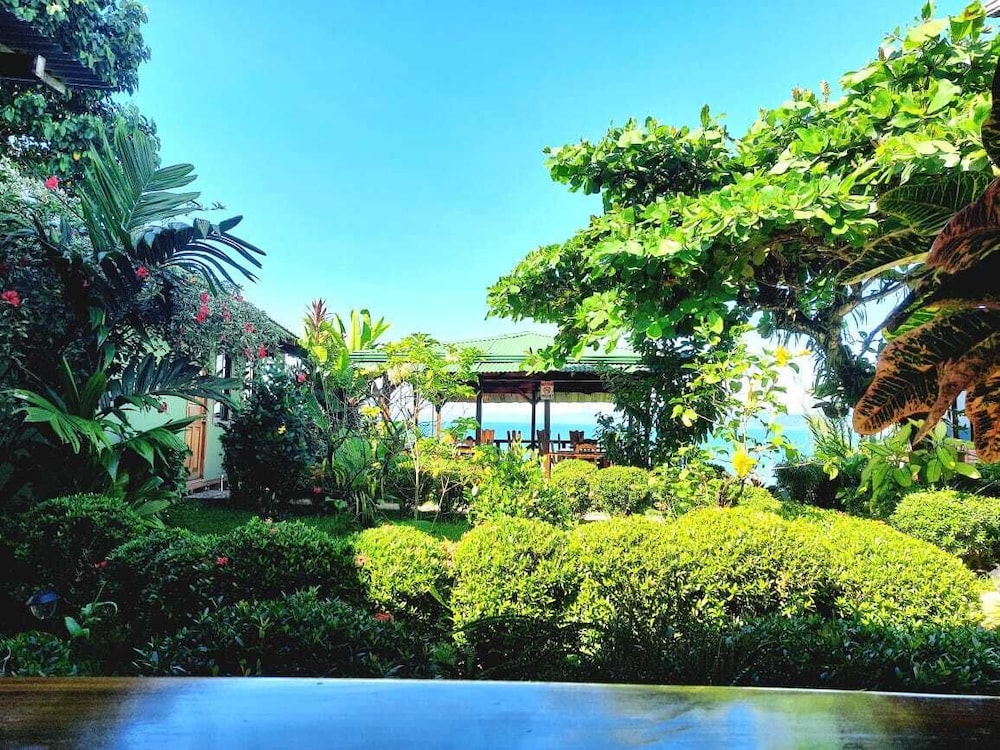 Cotingas Ocean View view 3