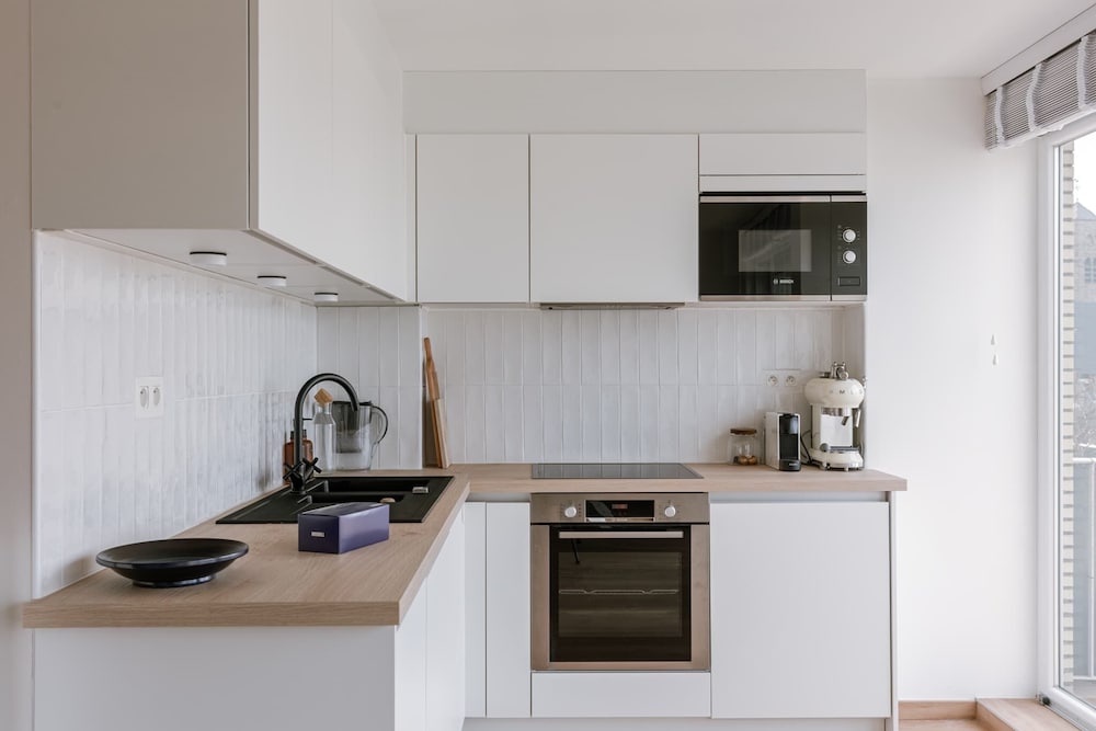 Modern Apartment With Balcony Near City Center