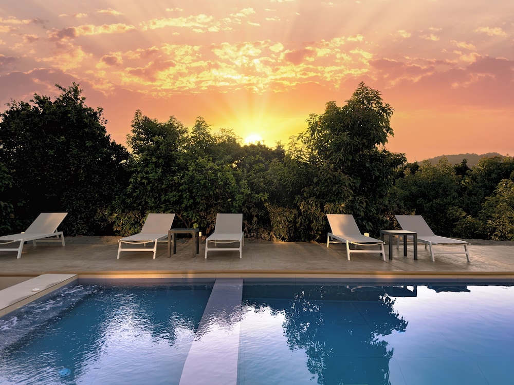 PanStel Luxury Villas - pools & jacuzzi