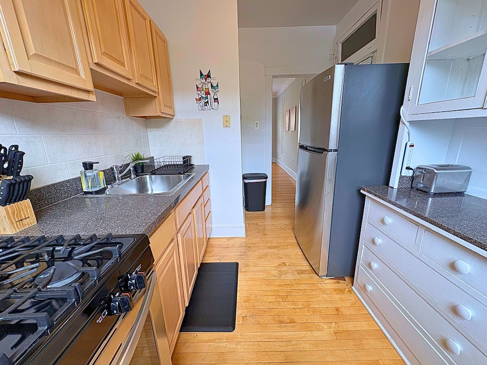 Charming 1BR in Evanston - Hinman B3
