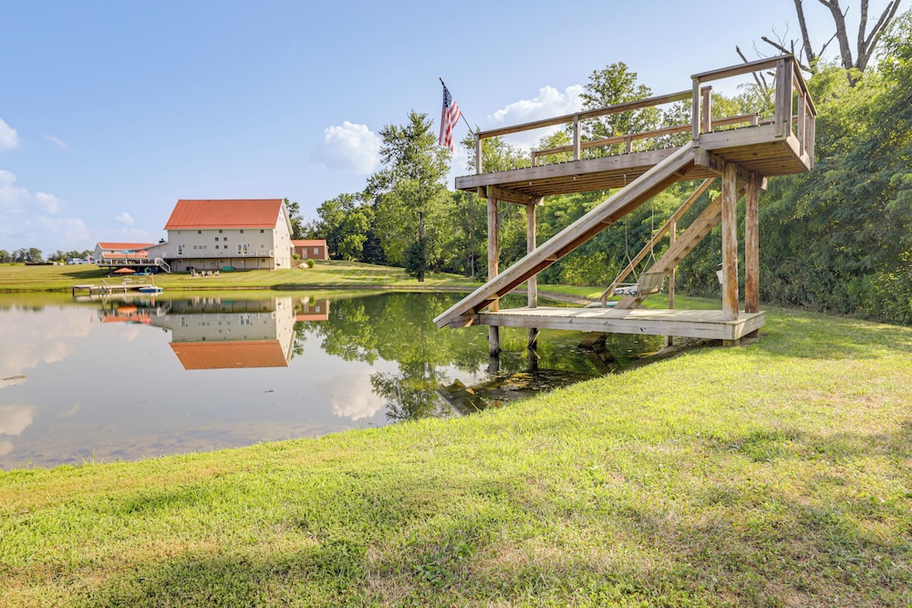 Private Ponds & Trails: Hillsboro Nature Retreat!