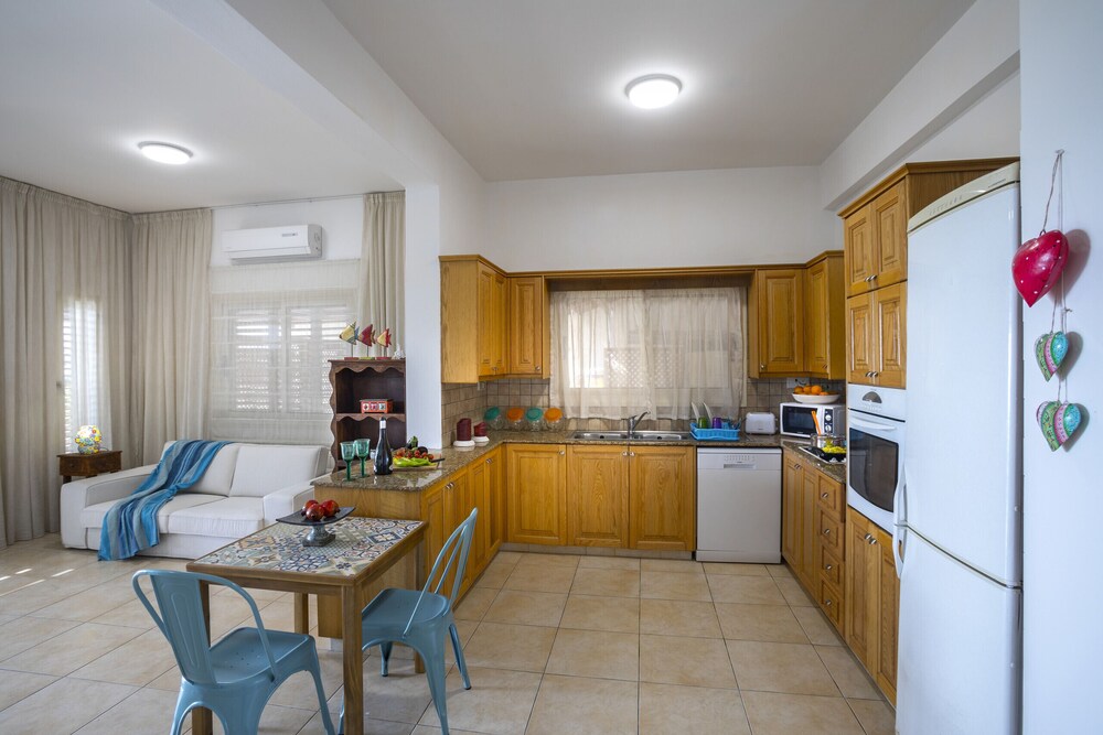 Meneou Beachfront Villa 5