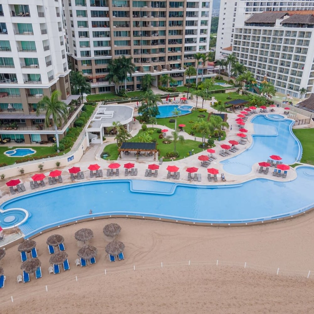 Ocean Front Condo 1 Bedroom 3 Beds 2 Bathrooms