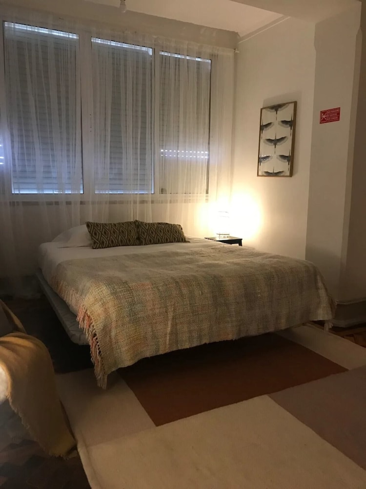 Beautiful 7 Bedroom Apartment in Lisbon view 2