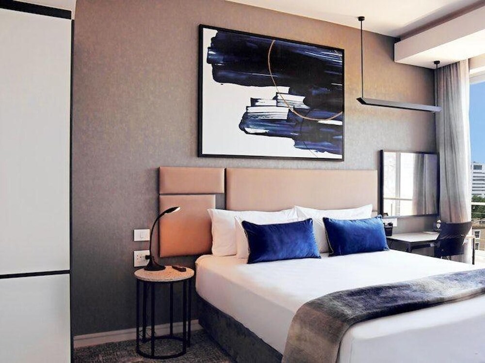 Katherine Street Luxury Apartment
