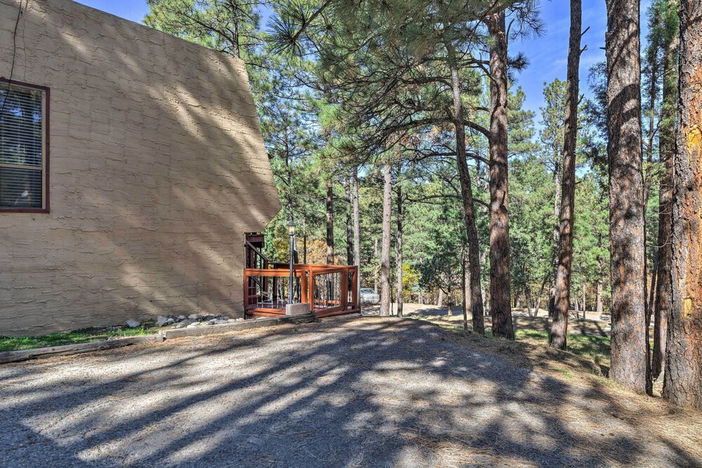 Hotel All-season Alto Getaway w/ Fire Pit & Deck! - Image 1