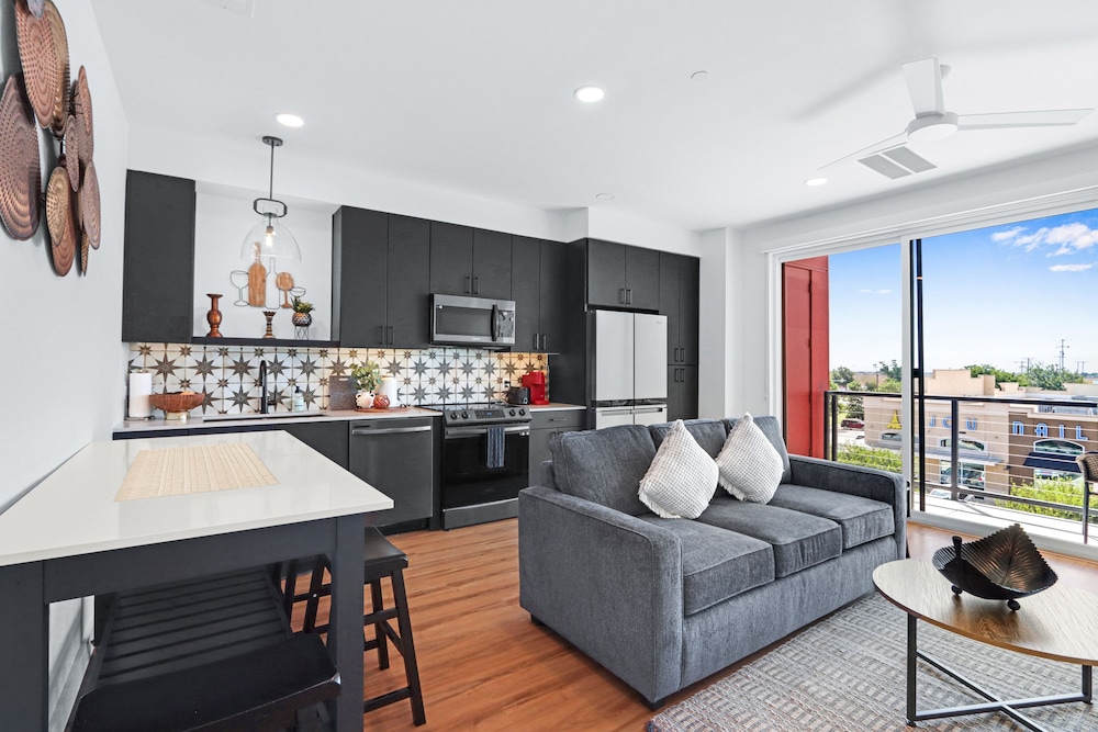 Modern Hill Country Condo for 4 w/ Resort Perks!