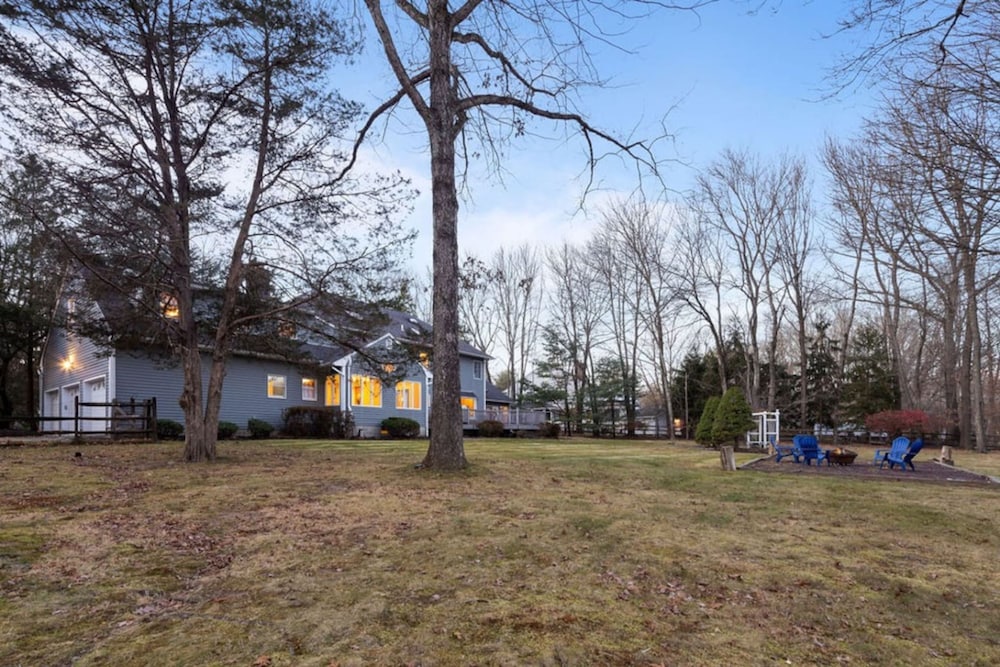 Peaceful Mini Mansion Sleeps 18