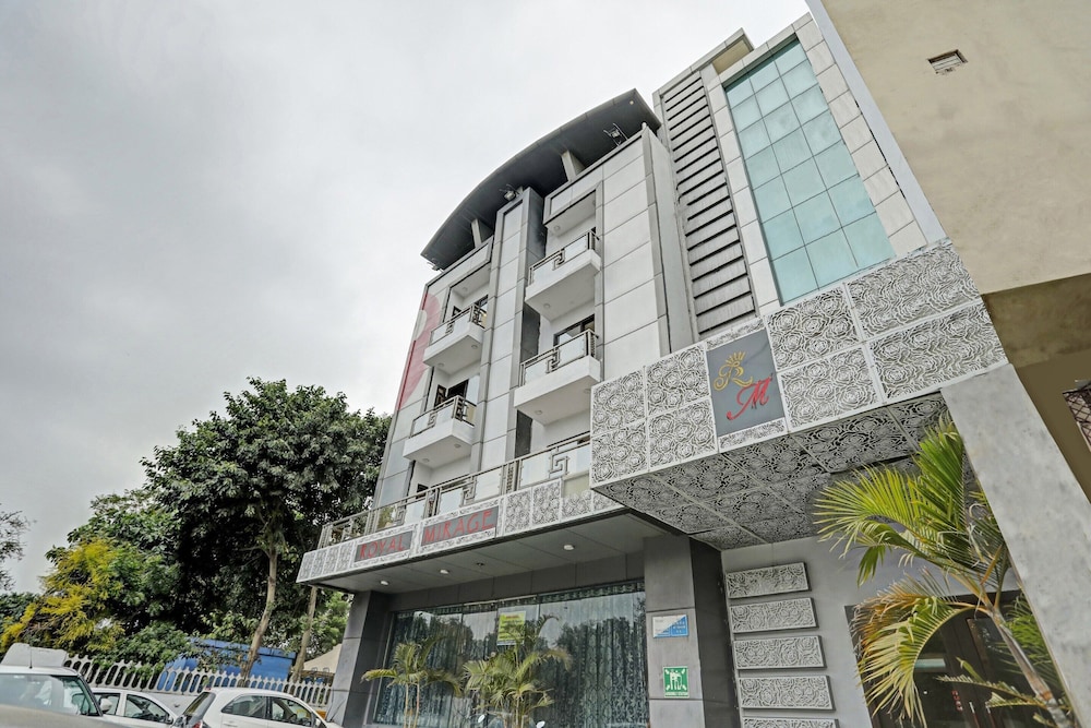 OYO Townhouse 771 Royal Mirage