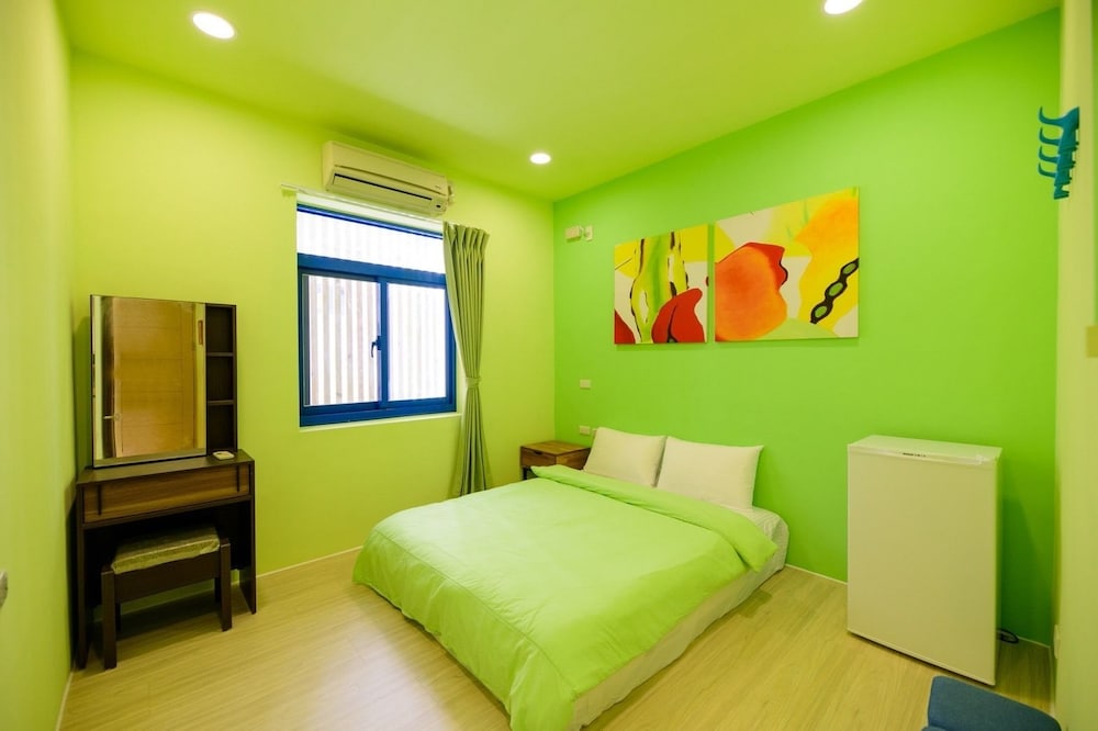 Summer Sea Hostel