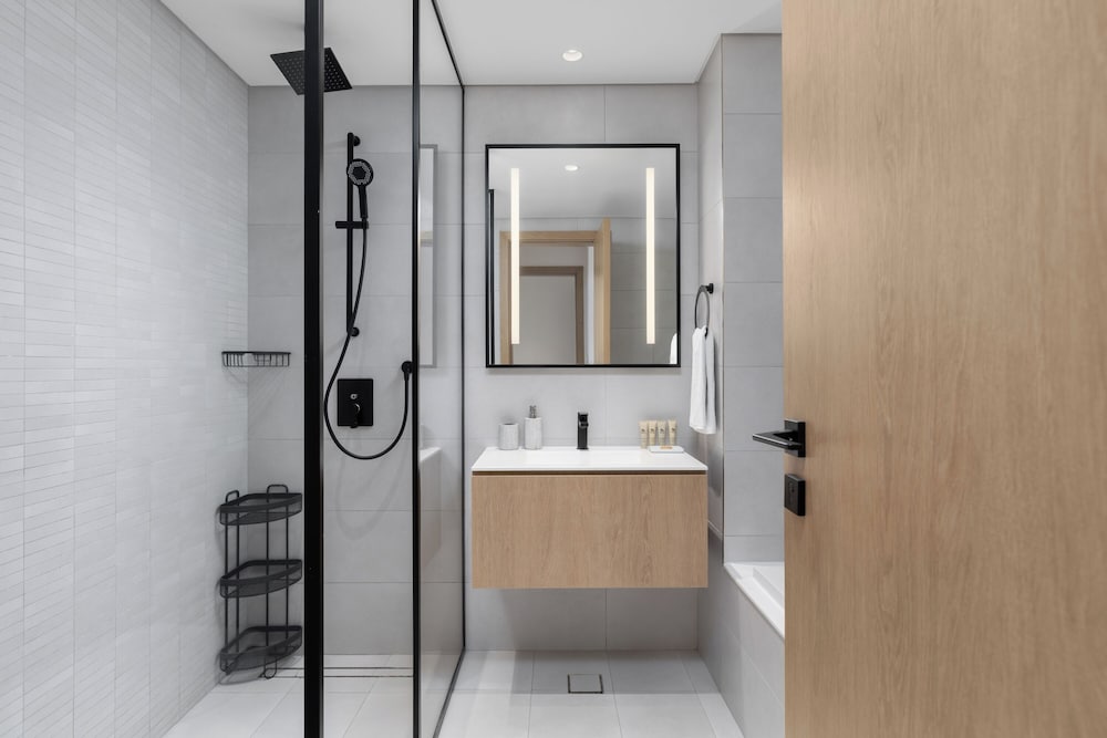 Maison Privee - Sky-High Panoramic Apt with Iconic Burj Khalifa Views