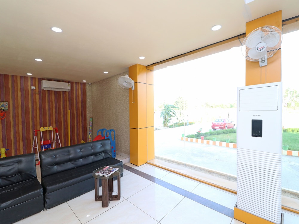 OYO 13483 Hotel Aradhya's