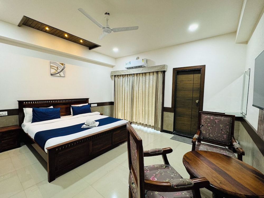 Col's Hotel Uphaar
