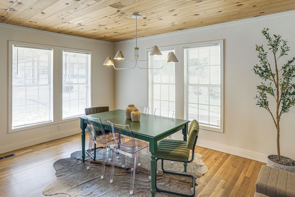 Walk to Ole Miss! Updated Home Near Oxford Square