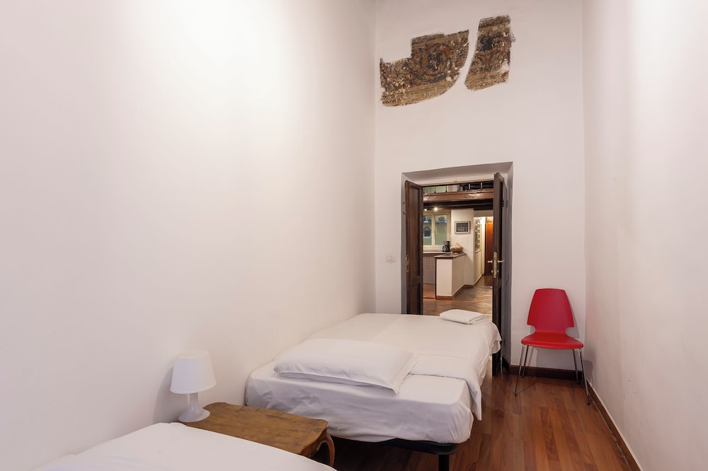 Piazza Navona Charming Large Apartment
