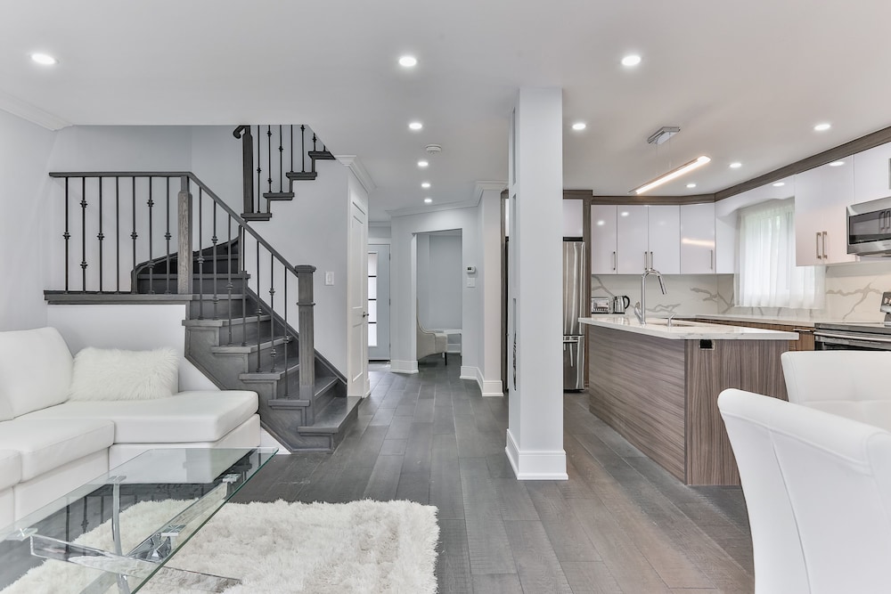 QuickStay - Classy 5brm House in Vaughan