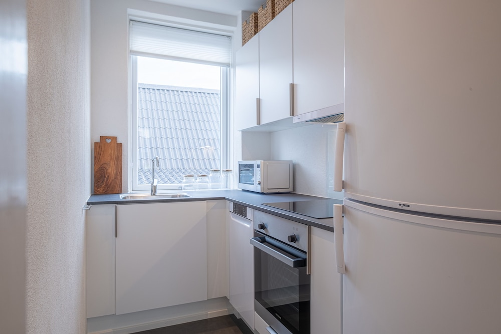 1 Bed Apartment Sleeps 2 With Parking, Wifi, Tv view 4