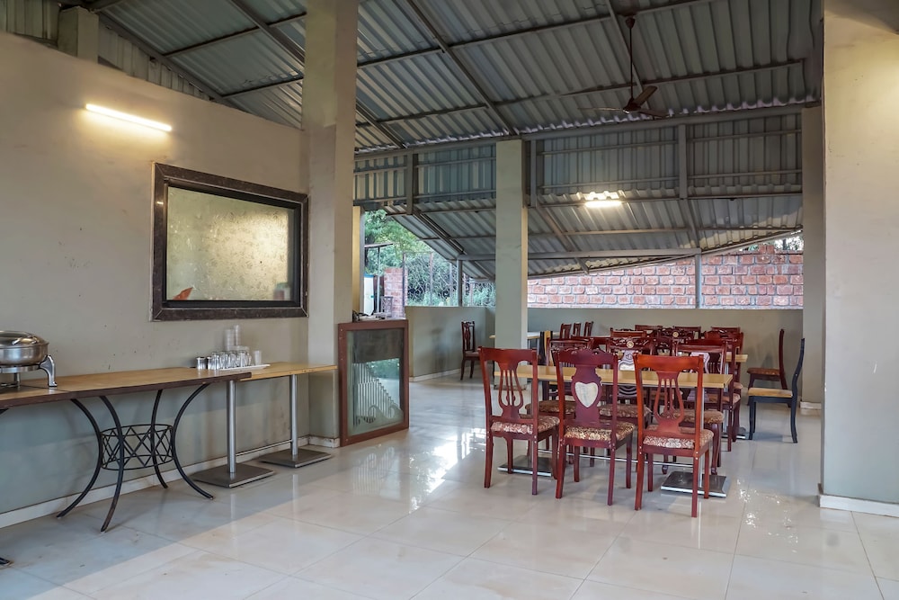OYO 11898 Hotel Vhyomaan