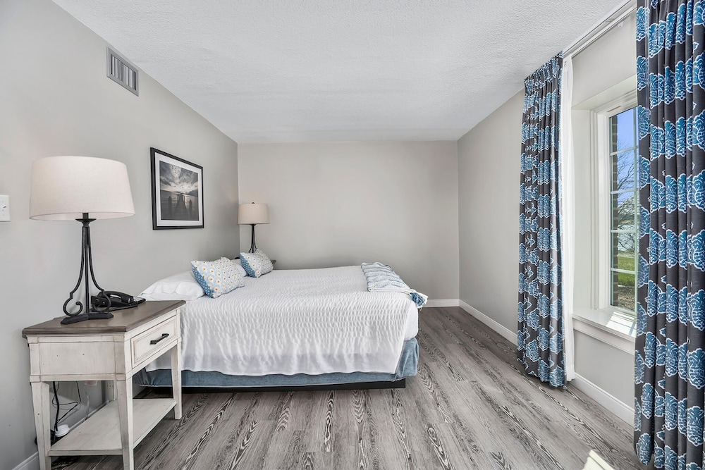 Second Floor Master Suite Bay View view 4